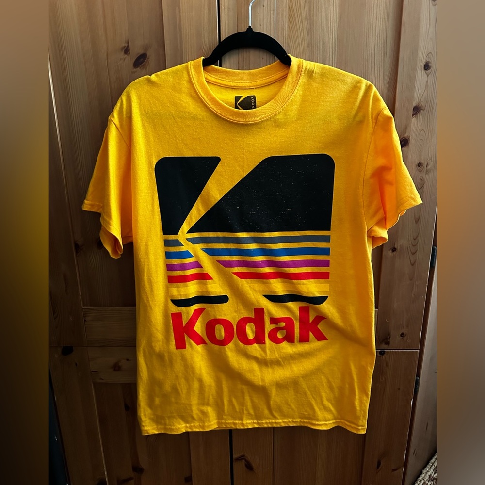 Where are the camera fans!Do you know Kodak! Graphic t- great giving condition!
